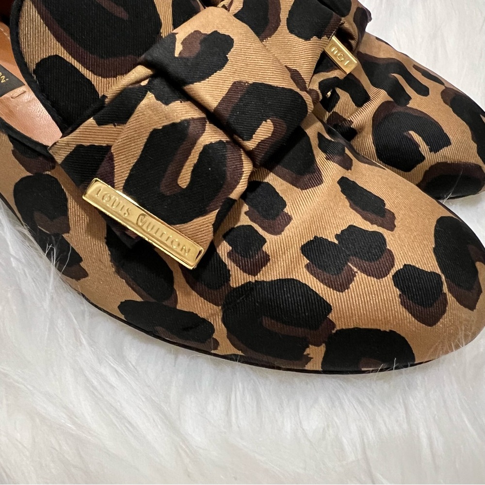 Louis Vuitton Bowline Flat Loafer - Picture 4 of 9